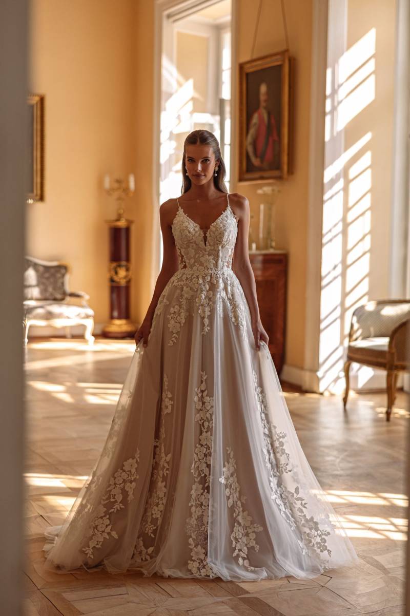 Robe de mariée trapèze avec dentelle à Marseille