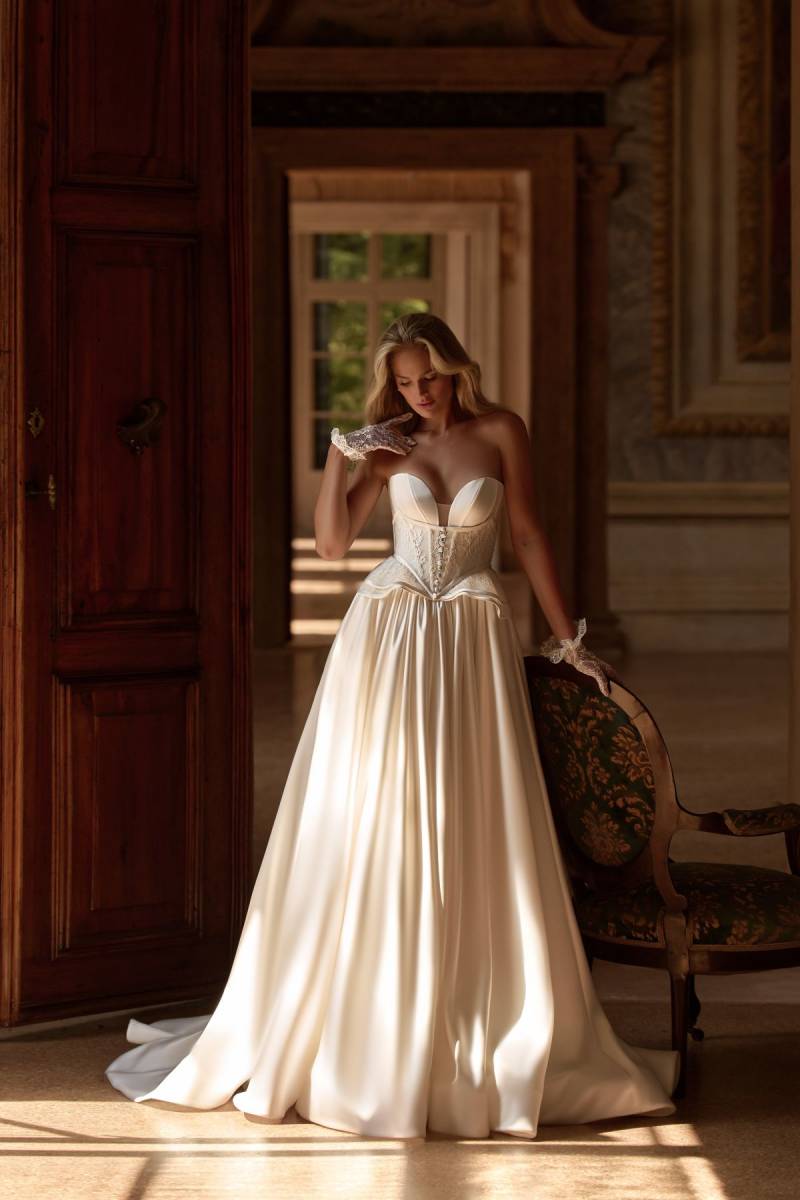 Robe de mariée trapèze majestueuse au centre de Marseille 