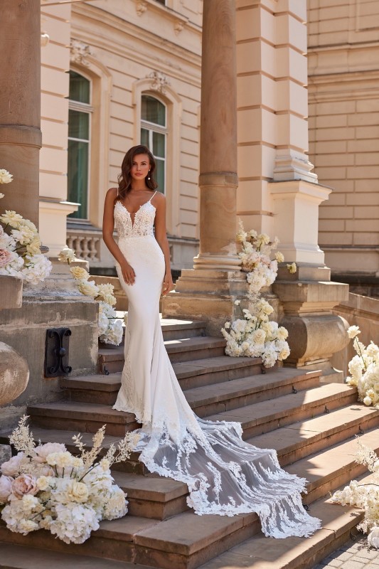 Robe de mariée sirène avec longue traîne à Marseille 