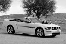 Louer une mustang cabriolet avec chauffeur pour votre mariage à Aix en Provence Avec Provence Transports